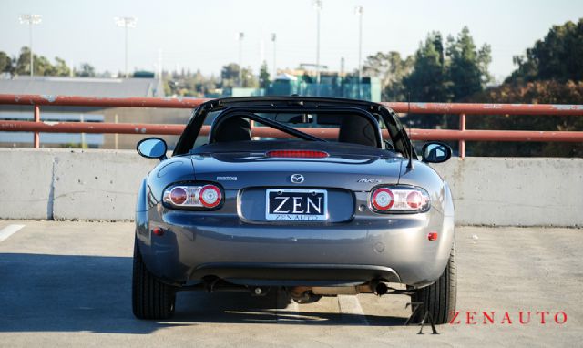 Mazda MX-5 Miata 2006 photo 2