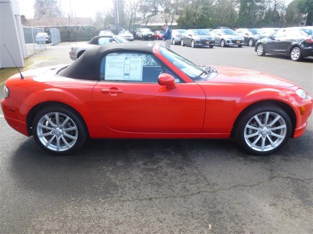 Mazda MX-5 Miata 2dr Cpe 3.2L Coupe Unspecified