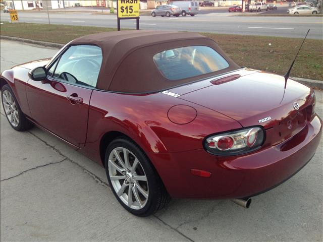 Mazda MX-5 Miata SC Convertible