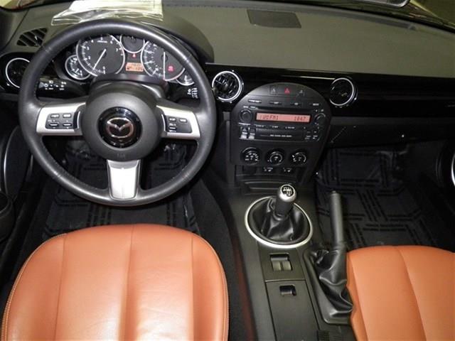 Mazda MX-5 Miata 2008 photo 9