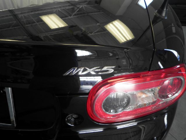 Mazda MX-5 Miata 2010 photo 18