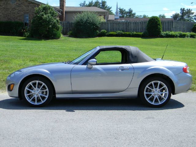 Mazda MX-5 Miata 2011 photo 2