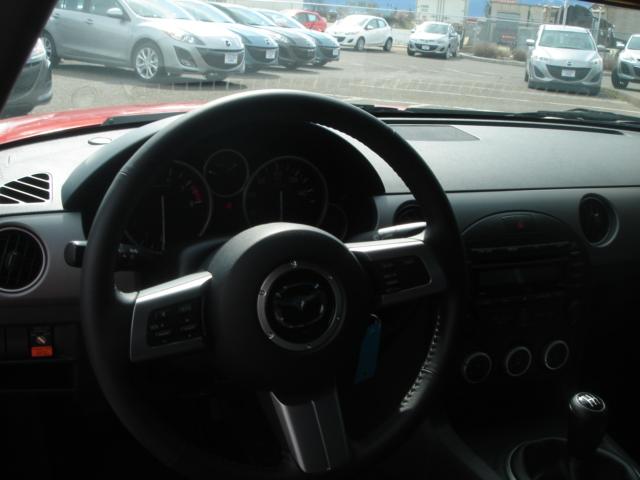 Mazda MX-5 Miata 2011 photo 1