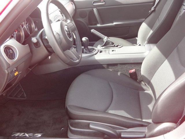 Mazda MX-5 Miata 2011 photo 1