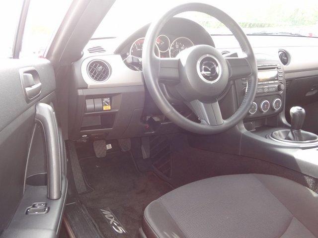 Mazda MX-5 Miata 2011 photo 2