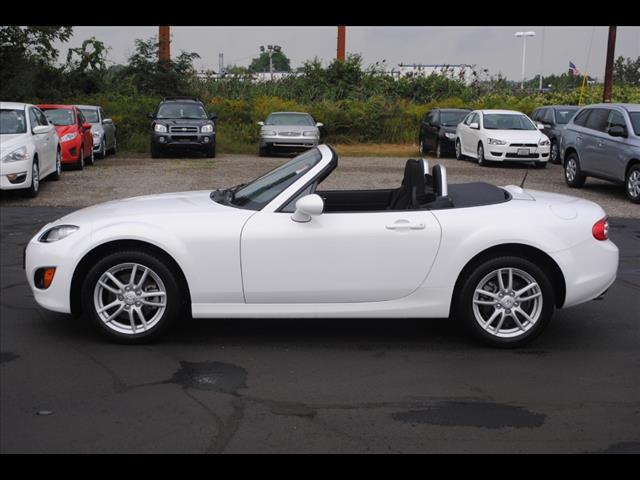 Mazda MX-5 Miata 2012 photo 2