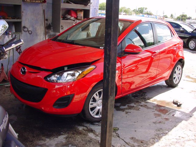Mazda Mazda2 2013 photo 1