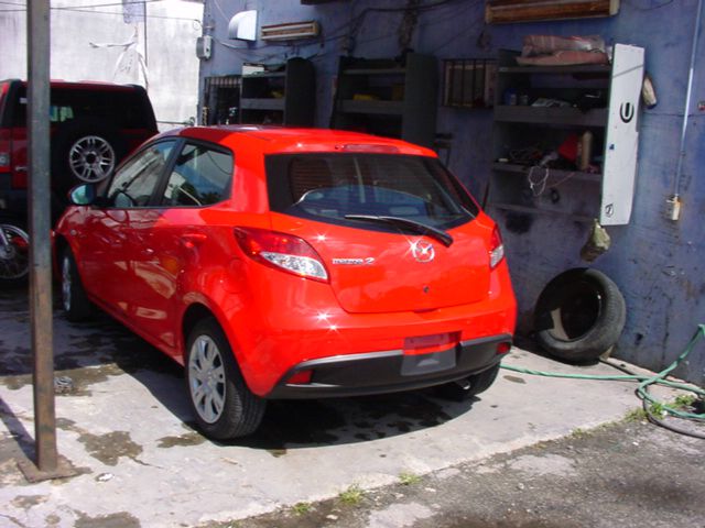 Mazda Mazda2 2013 photo 3