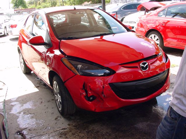 Mazda Mazda2 2013 photo 4