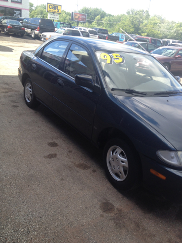 Mazda Protege 1995 photo 1