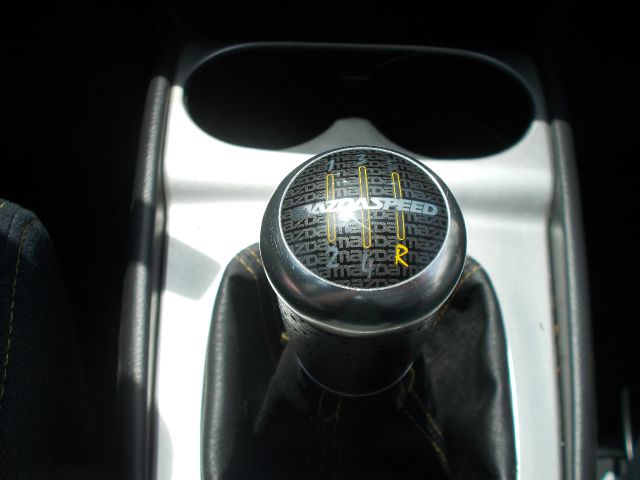 Mazda Protege 2003 photo 8