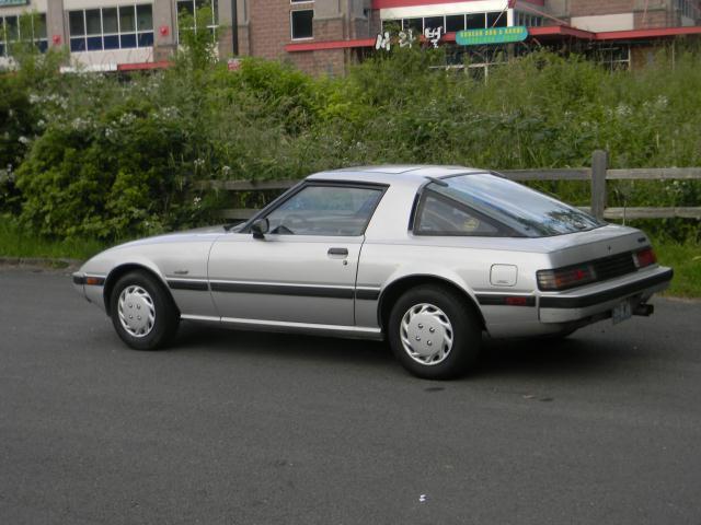 Mazda RX-7 1983 photo 2