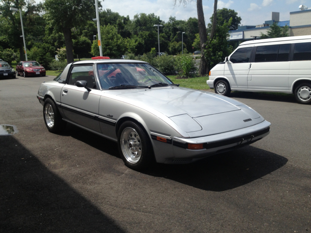Mazda RX-7 1984 photo 2