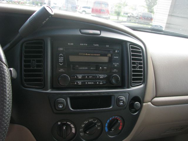 Mazda Tribute 2001 photo 2