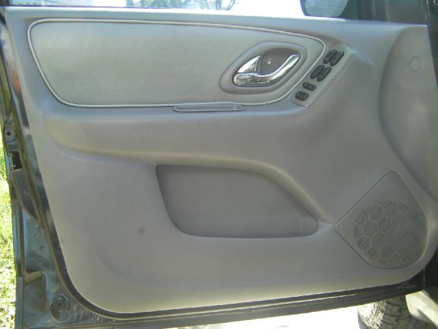 Mazda Tribute 2001 photo 2