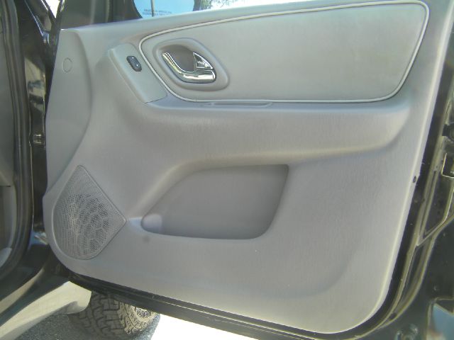 Mazda Tribute 2001 photo 4