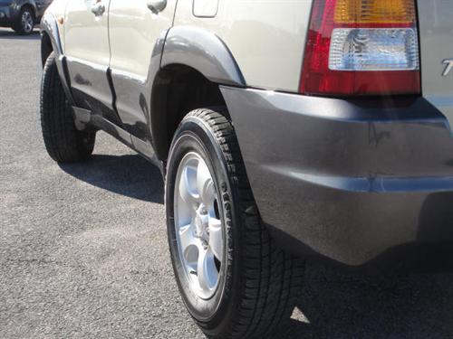 Mazda Tribute 2004 photo 2