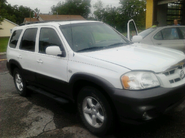 Mazda Tribute 2005 photo 2