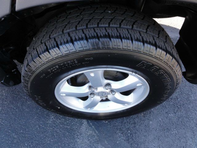 Mazda Tribute 2005 photo 3
