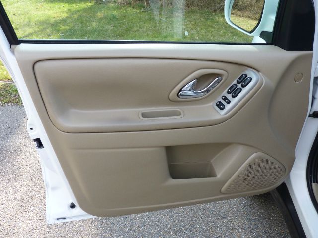 Mazda Tribute 2006 photo 9