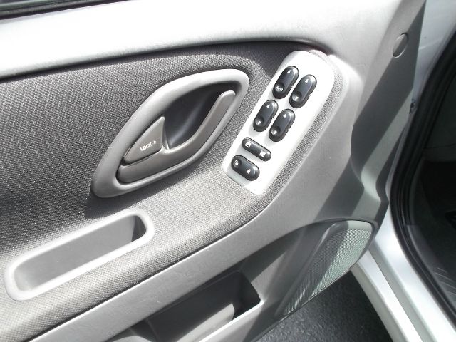 Mazda Tribute 2006 photo 4