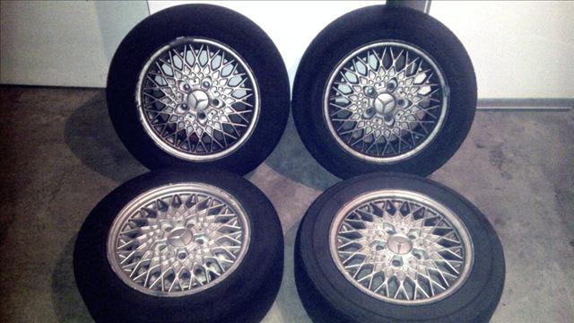 Mercedes-Benz 190 1985 photo 2