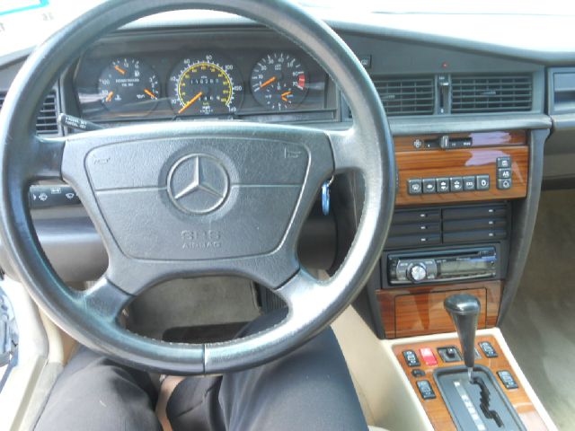 Mercedes-Benz 190 1992 photo 9