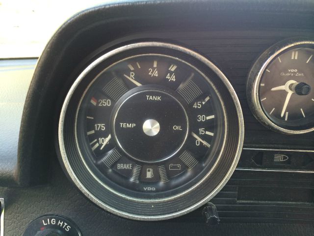 Mercedes-Benz 230 1976 photo 3