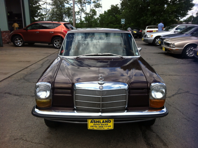 Mercedes-Benz 240 1969 photo 11