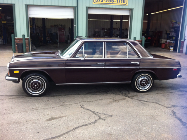 Mercedes-Benz 240 1969 photo 15