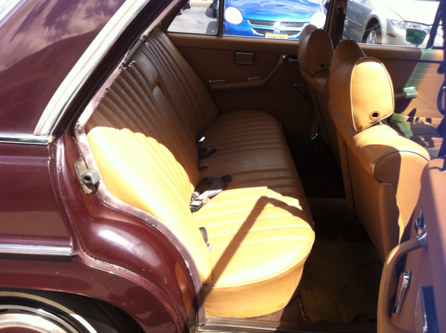 Mercedes-Benz 240 1969 photo 3