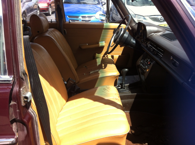 Mercedes-Benz 240 1969 photo 4