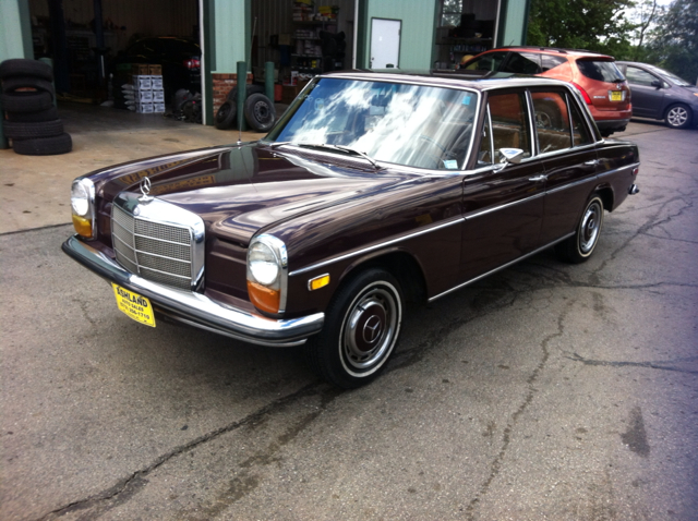 Mercedes-Benz 240 1969 photo 5