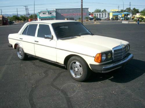Mercedes-Benz 240 ALL Wheel Drive - NEW Tires Sedan