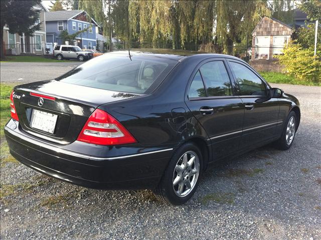 Mercedes-Benz 240 2001 photo 2