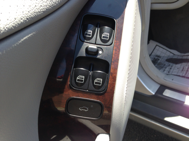 Mercedes-Benz 240 2002 photo 10