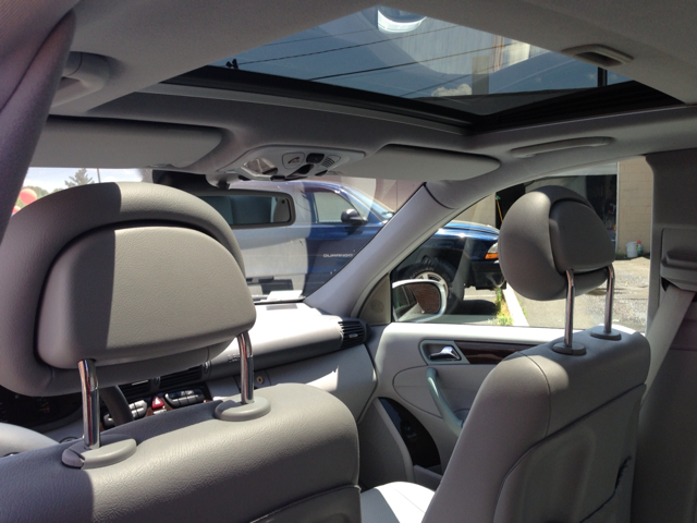 Mercedes-Benz 240 2002 photo 13