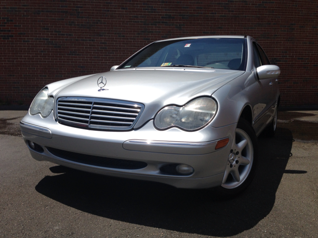 Mercedes-Benz 240 2002 photo 17