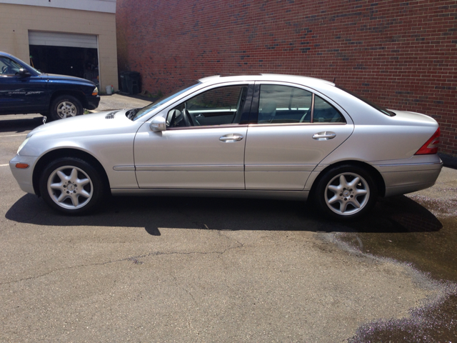 Mercedes-Benz 240 2002 photo 20