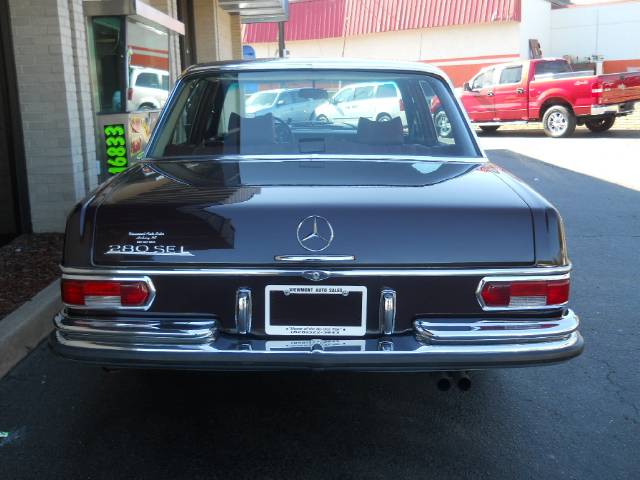Mercedes-Benz 280 1969 photo 3