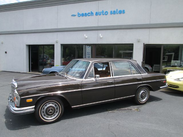 Mercedes-Benz 280 1973 photo 3