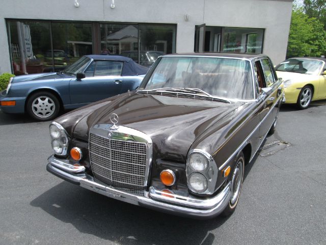 Mercedes-Benz 280 1973 photo 4