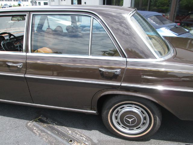 Mercedes-Benz 280 5XT Sedan