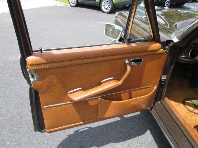 Mercedes-Benz 280 1973 photo 11
