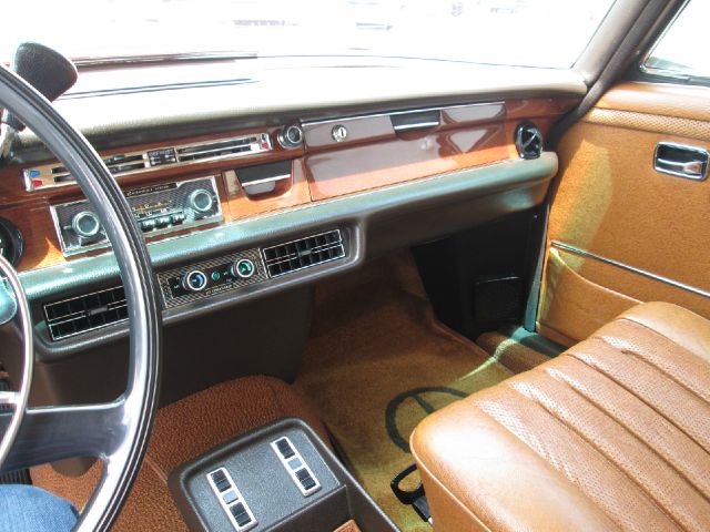 Mercedes-Benz 280 1973 photo 18