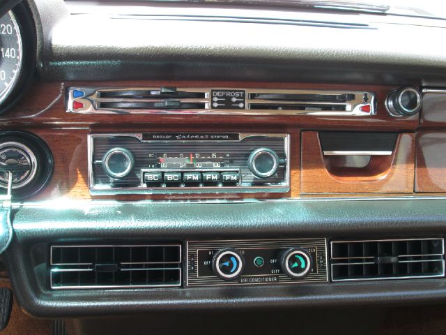 Mercedes-Benz 280 1973 photo 22