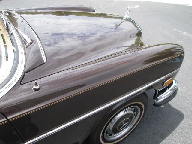 Mercedes-Benz 280 1973 photo 23