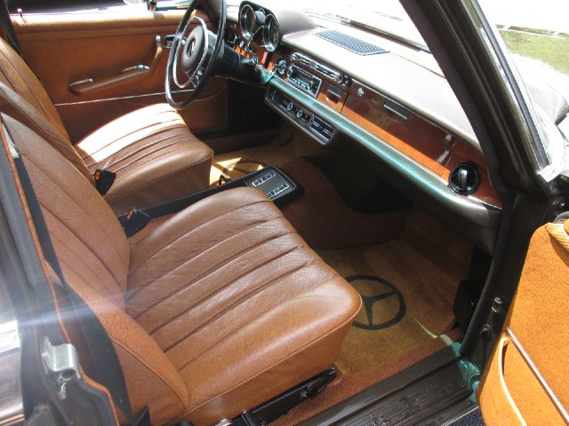 Mercedes-Benz 280 1973 photo 24