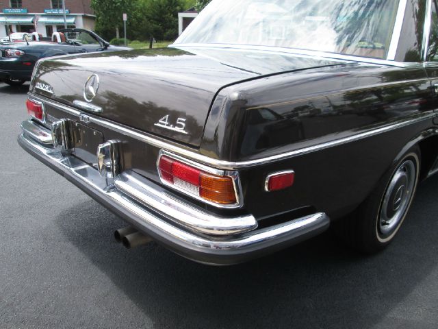 Mercedes-Benz 280 1973 photo 34