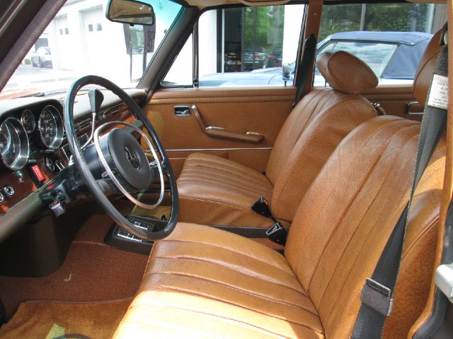 Mercedes-Benz 280 1973 photo 46